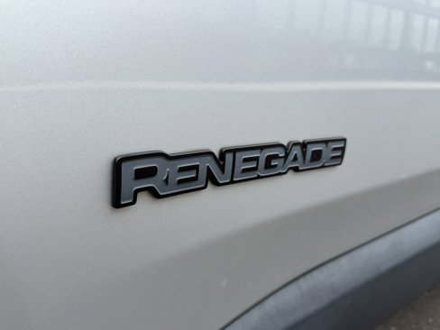 Used 2018 Jeep Renegade Altitude image 15