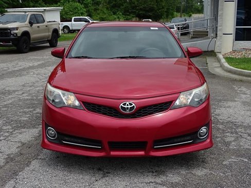 Used 2014 Toyota Camry SE image 3