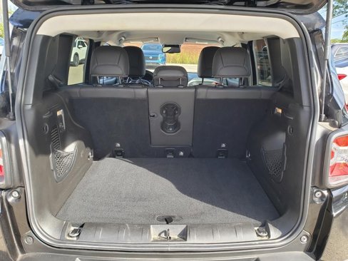 Used 2017 Jeep Renegade Trailhawk w/ Premium Trailhawk Package image 9