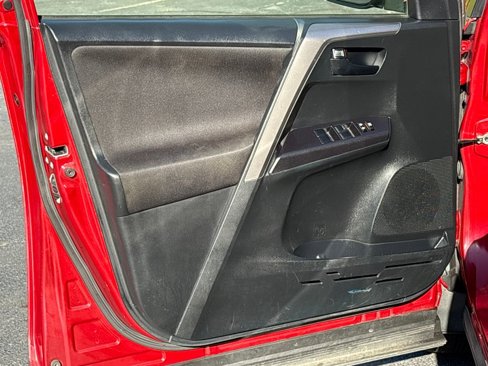 Used 2017 Toyota RAV4 LE image 10