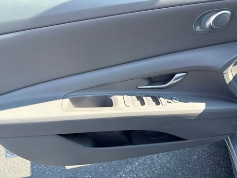 Used 2023 Hyundai Elantra SEL image 9