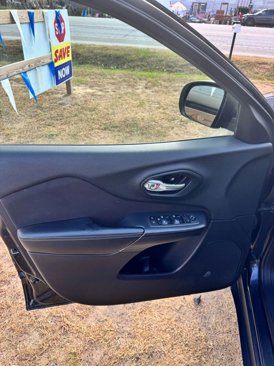 Used 2016 Jeep Cherokee Sport image 7