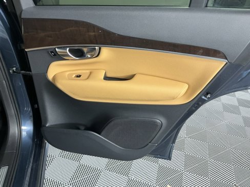 Used 2019 Volvo XC90 T6 Momentum w/ Advanced Package image 14