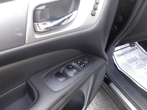 Used 2018 Nissan Pathfinder SL image 13