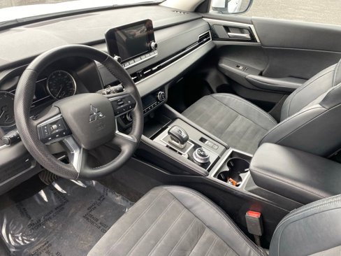 Used 2023 Mitsubishi Outlander SE image 13