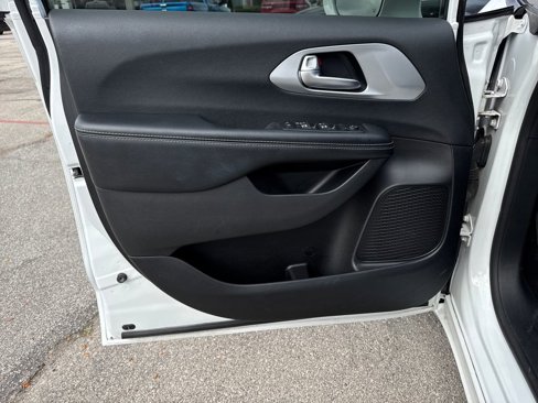 Certified 2019 Chrysler Pacifica Touring-L Plus w/ Advanced Safetytec Group image 12
