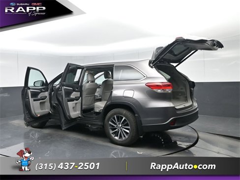 Used 2018 Toyota Highlander XLE image 36