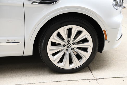 Used 2024 Bentley Bentayga image 24