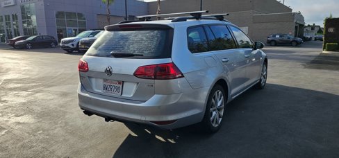 Used 2016 Volkswagen Golf SE image 5
