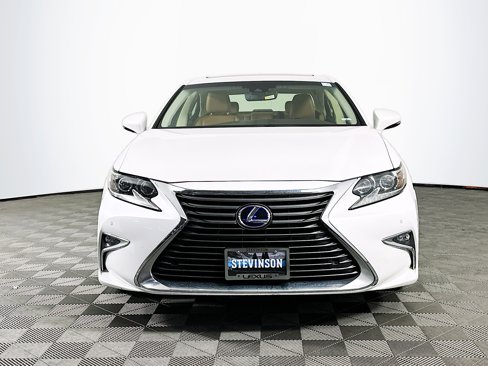 Used 2017 Lexus ES 300h image 2