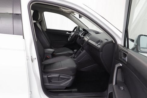 Used 2021 Volkswagen Tiguan SE image 18