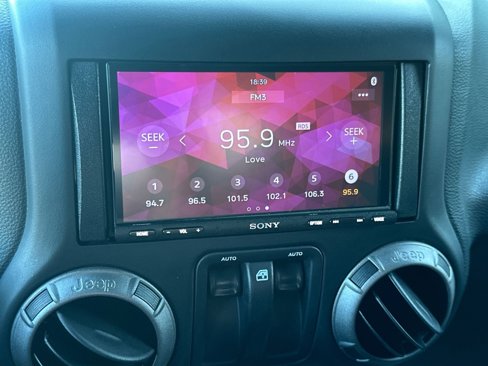 Used 2018 Jeep Wrangler Sport image 17