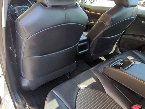 Used 2018 Toyota Camry SE image 18