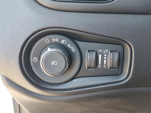 Used 2020 Jeep Renegade Altitude image 28