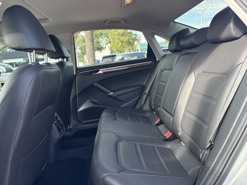 Used 2018 Volkswagen Passat 2.0T SE image 31