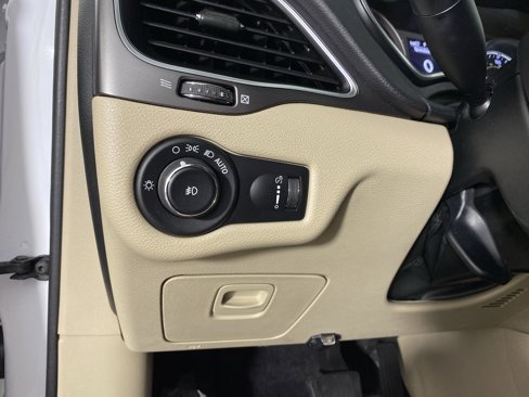Used 2019 Jeep Cherokee Latitude w/ Popular Appearance Group image 23