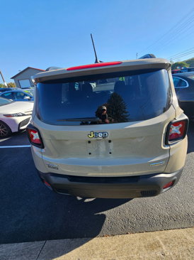 Used 2015 Jeep Renegade Latitude w/ Cold Weather Group II image 4