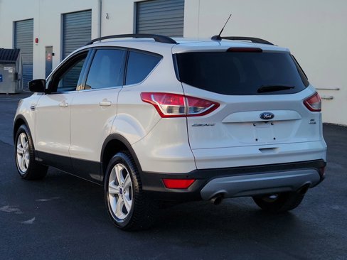 Used 2015 Ford Escape SE w/ Equipment Group 201A image 3