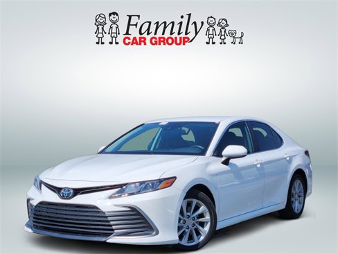Used 2022 Toyota Camry LE image 1