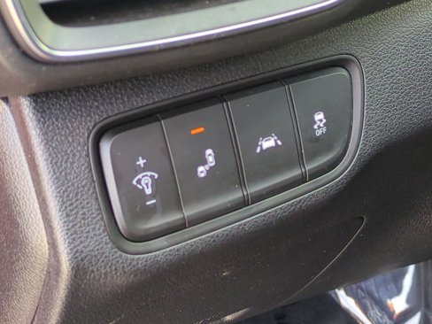 Used 2019 Hyundai Santa Fe SEL image 16