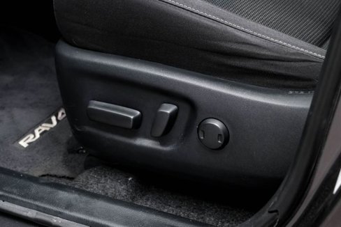 Used 2018 Toyota RAV4 XLE image 40