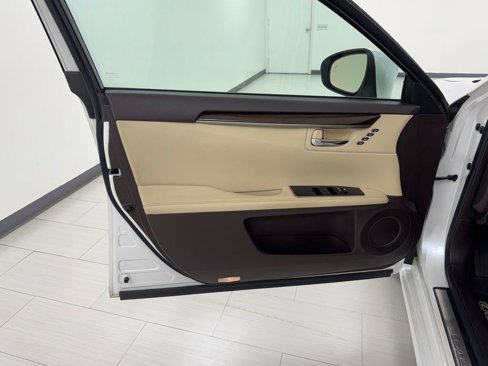 Used 2018 Lexus ES 350 w/ Navigation System Package image 9