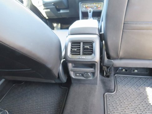 Used 2022 Volkswagen Tiguan SE image 28