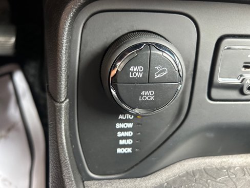Used 2016 Jeep Renegade Trailhawk image 24