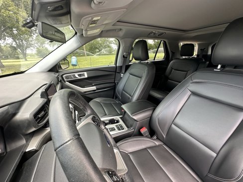 Used 2022 Ford Explorer XLT w/ Equipment Group 202A image 13