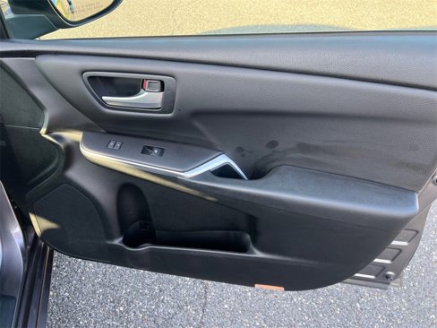 Used 2017 Toyota Camry SE image 17