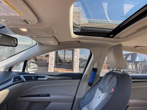 Used 2017 Ford Fusion SE image 5