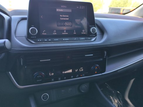 Used 2022 Nissan Rogue SV image 12