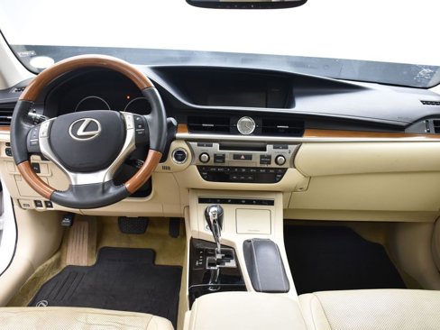 Used 2015 Lexus ES 300h image 19