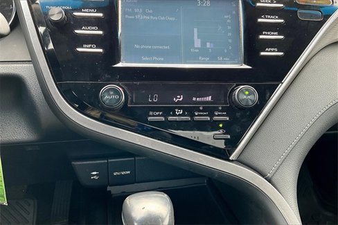 Used 2018 Toyota Camry SE image 32