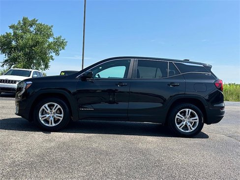 Used 2024 GMC Terrain SLE image 4