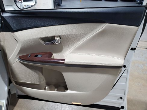 Used 2013 Toyota Venza XLE image 15