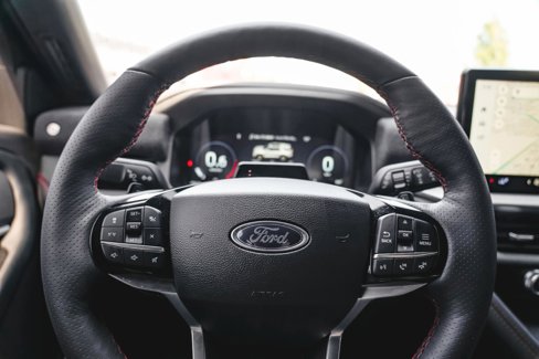 Used 2025 Ford Explorer ST image 21