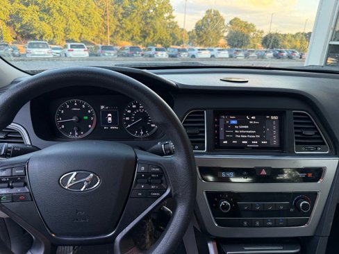 Used 2015 Hyundai Sonata SE image 6