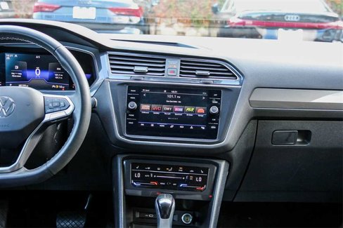 Used 2022 Volkswagen Tiguan SE image 13