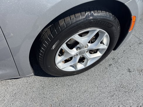 Used 2018 Chrysler Pacifica Touring Plus w/ Tire & Wheel Group image 22