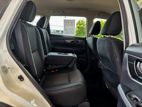 Used 2019 Nissan Rogue S image 17