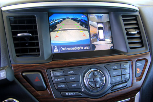 Used 2017 Nissan Pathfinder Platinum image 17