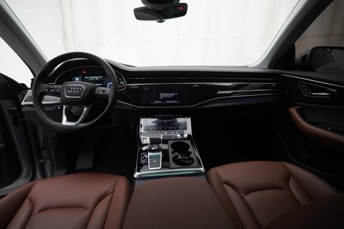 Used 2022 Audi Q8 Premium image 5