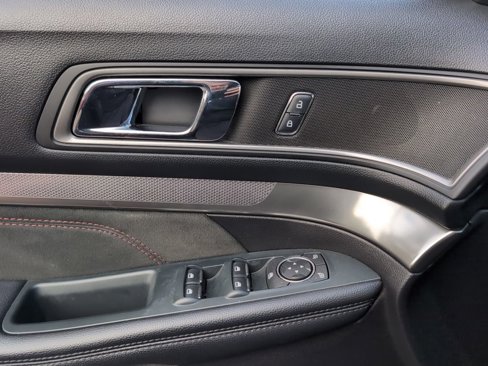 Used 2019 Ford Explorer XLT w/ Equipment Group 202A image 24