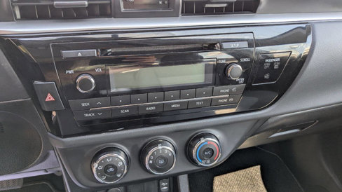 Used 2015 Toyota Corolla L image 31