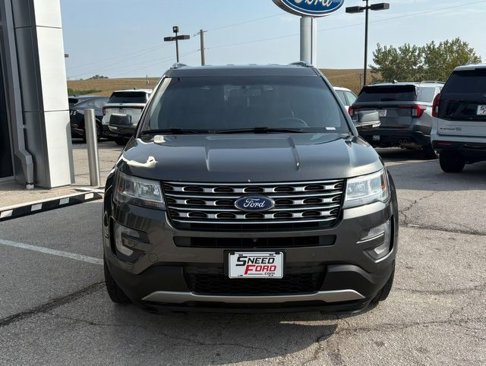 Used 2017 Ford Explorer Limited image 2