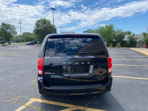 Used 2018 Dodge Grand Caravan SXT w/ Driver Convenience Group image 4