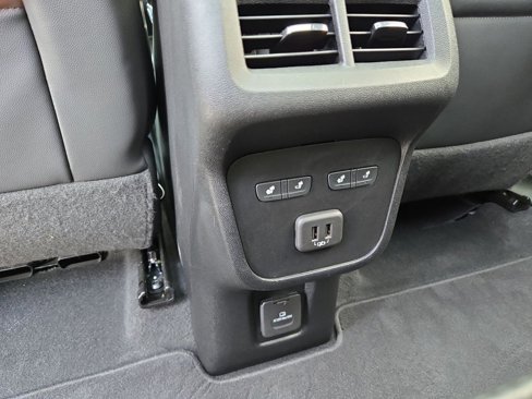 Used 2020 Chevrolet Equinox Premier image 28