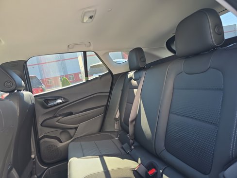 New 2026 Chevrolet Trax LT w/ Sunroof Package image 14