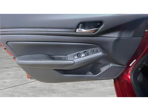 Used 2024 Nissan Altima 2.5 SV w/ SV Premium Package image 9